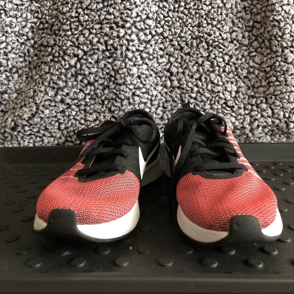 🔥🔥Women’s Nike athletic shoe🔥🔥 - Picture 2 of 5